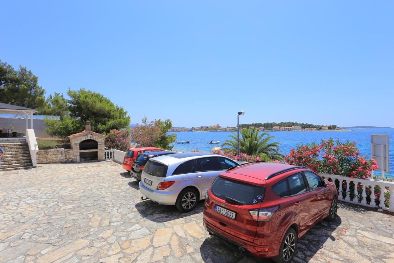 Family Friendly Seaside Apartments Brodarica, Sibenik - 15270 Экстерьер фото