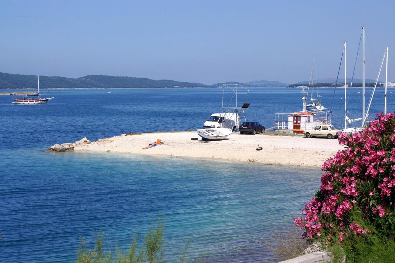 Family Friendly Seaside Apartments Brodarica, Sibenik - 15270 Экстерьер фото