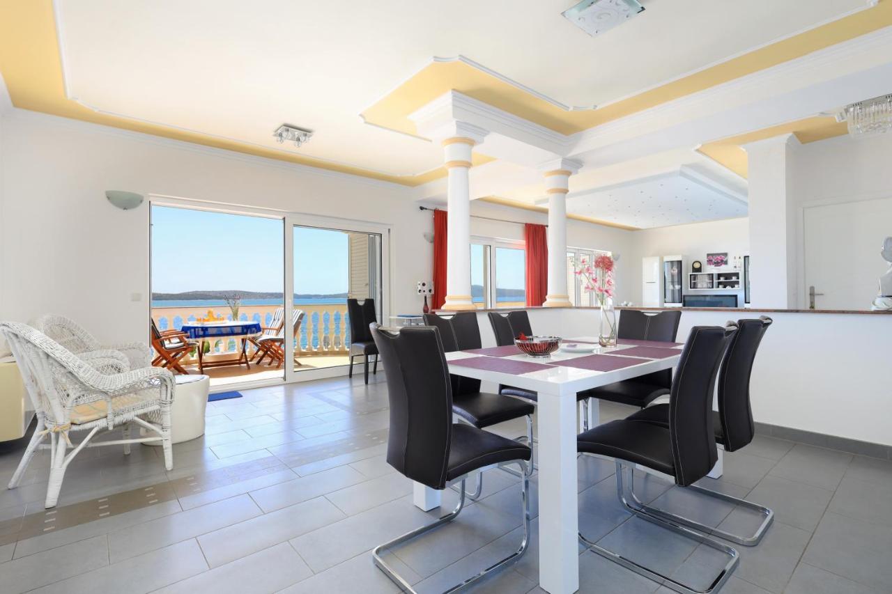 Family Friendly Seaside Apartments Brodarica, Sibenik - 15270 Экстерьер фото