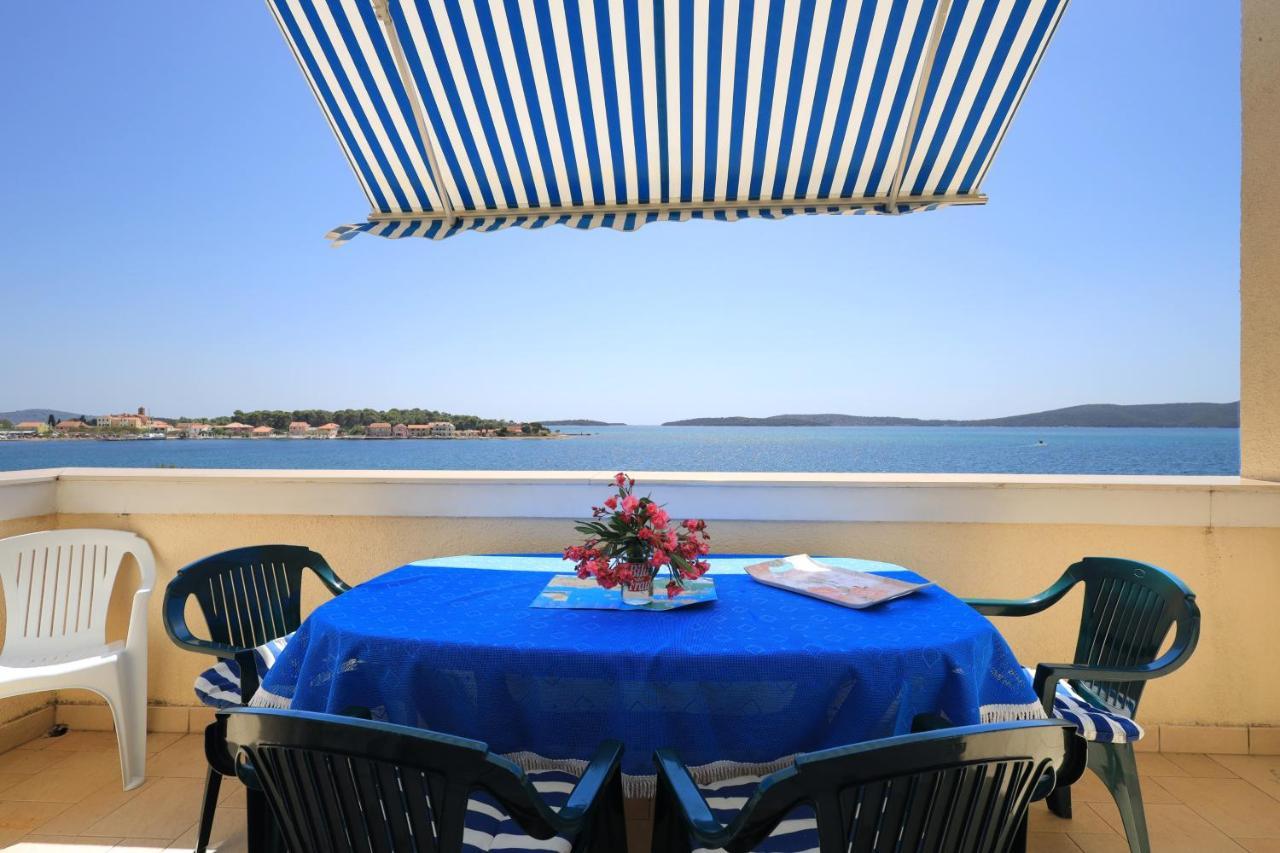 Family Friendly Seaside Apartments Brodarica, Sibenik - 15270 Экстерьер фото