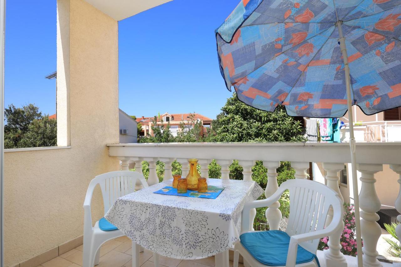 Family Friendly Seaside Apartments Brodarica, Sibenik - 15270 Экстерьер фото