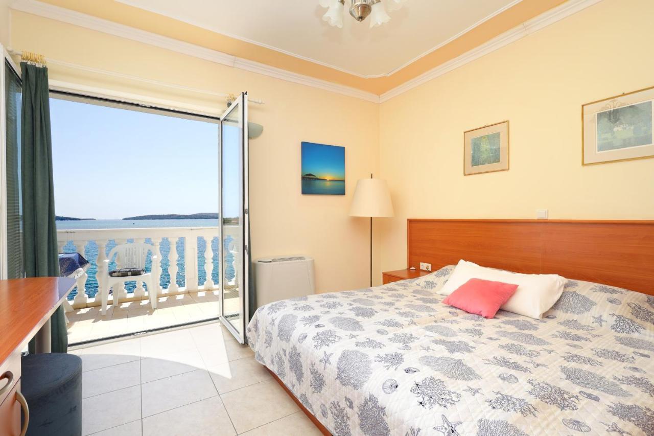 Family Friendly Seaside Apartments Brodarica, Sibenik - 15270 Экстерьер фото