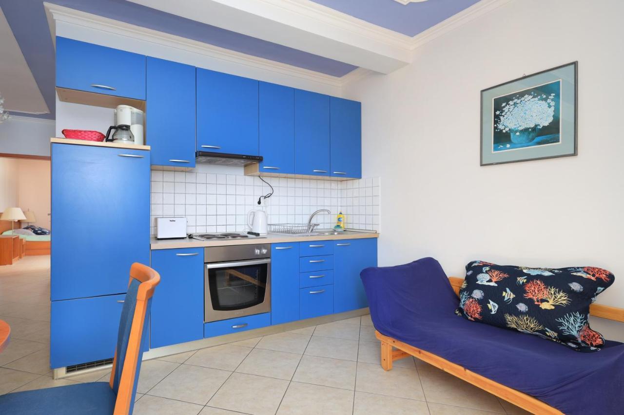 Family Friendly Seaside Apartments Brodarica, Sibenik - 15270 Экстерьер фото