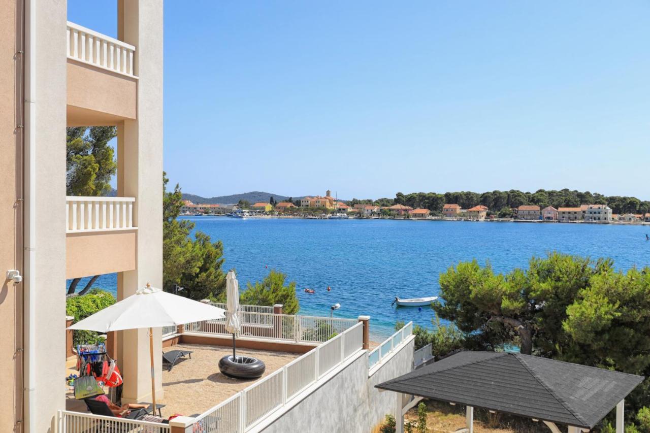 Family Friendly Seaside Apartments Brodarica, Sibenik - 15270 Экстерьер фото