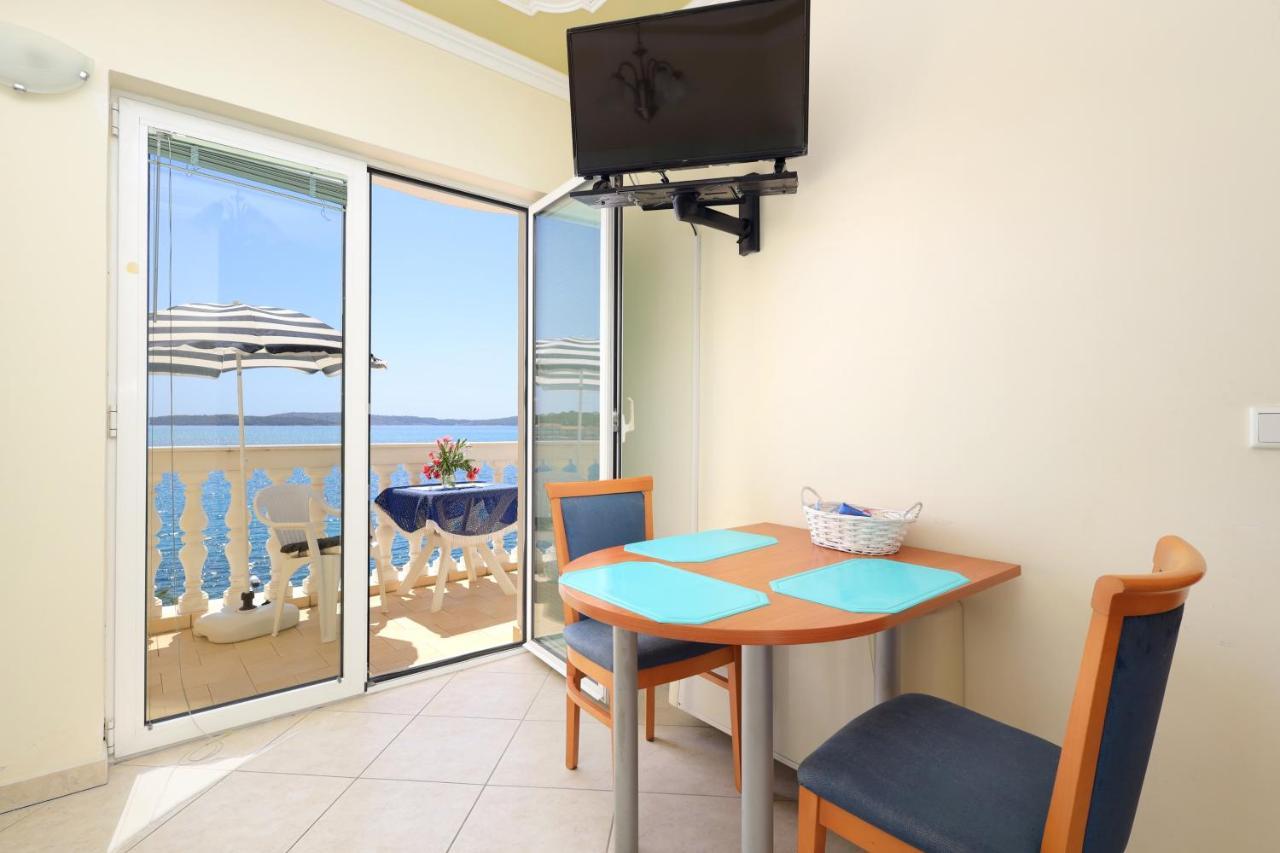 Family Friendly Seaside Apartments Brodarica, Sibenik - 15270 Экстерьер фото