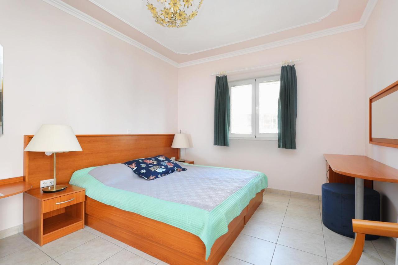 Family Friendly Seaside Apartments Brodarica, Sibenik - 15270 Экстерьер фото