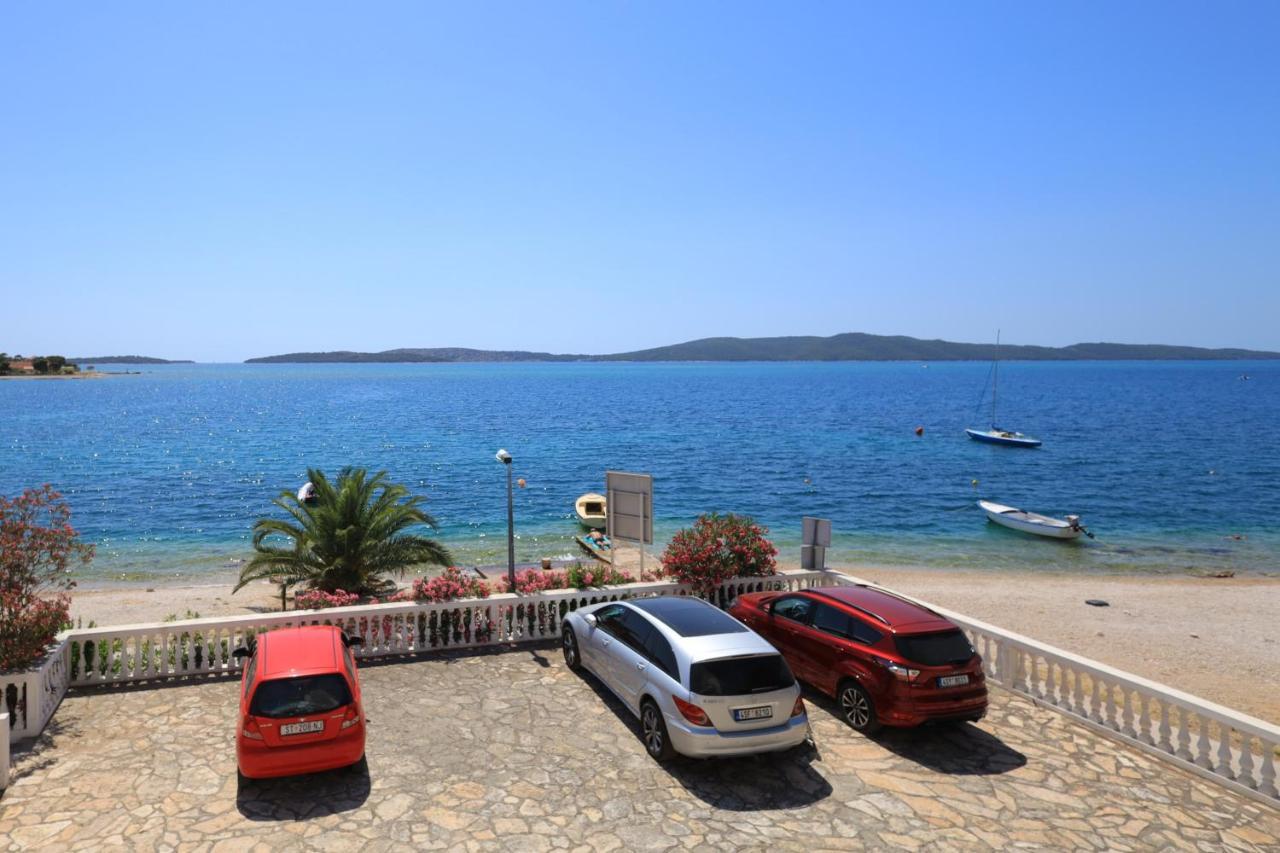 Family Friendly Seaside Apartments Brodarica, Sibenik - 15270 Экстерьер фото