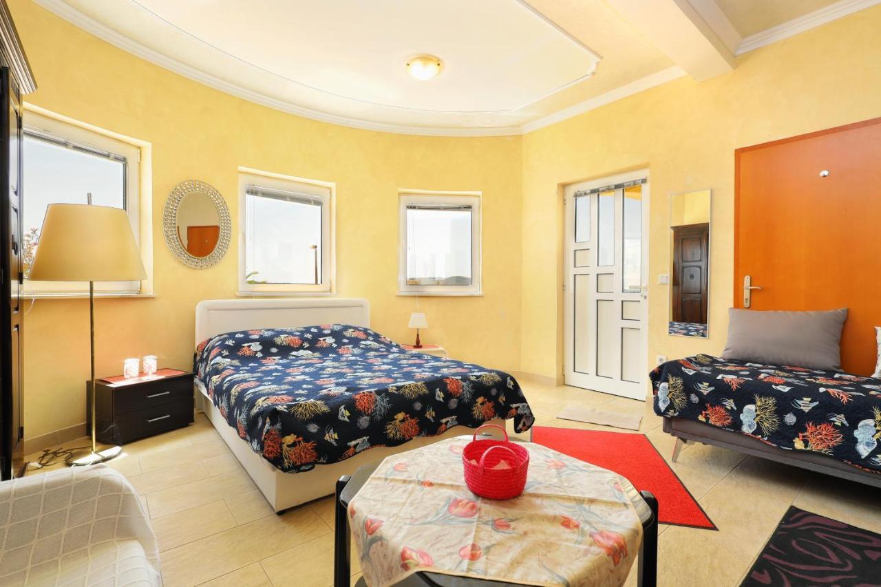 Family Friendly Seaside Apartments Brodarica, Sibenik - 15270 Экстерьер фото