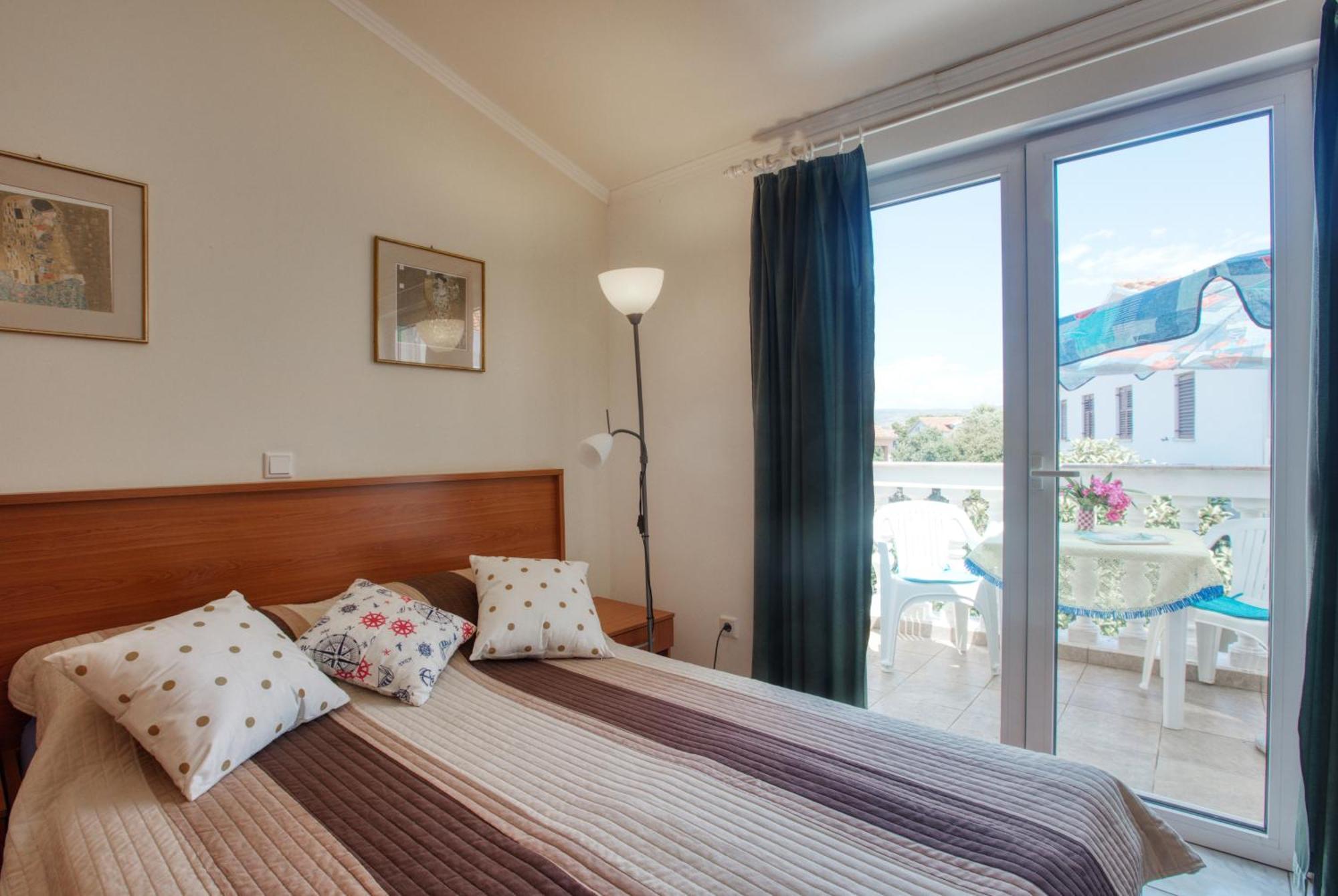 Family Friendly Seaside Apartments Brodarica, Sibenik - 15270 Экстерьер фото