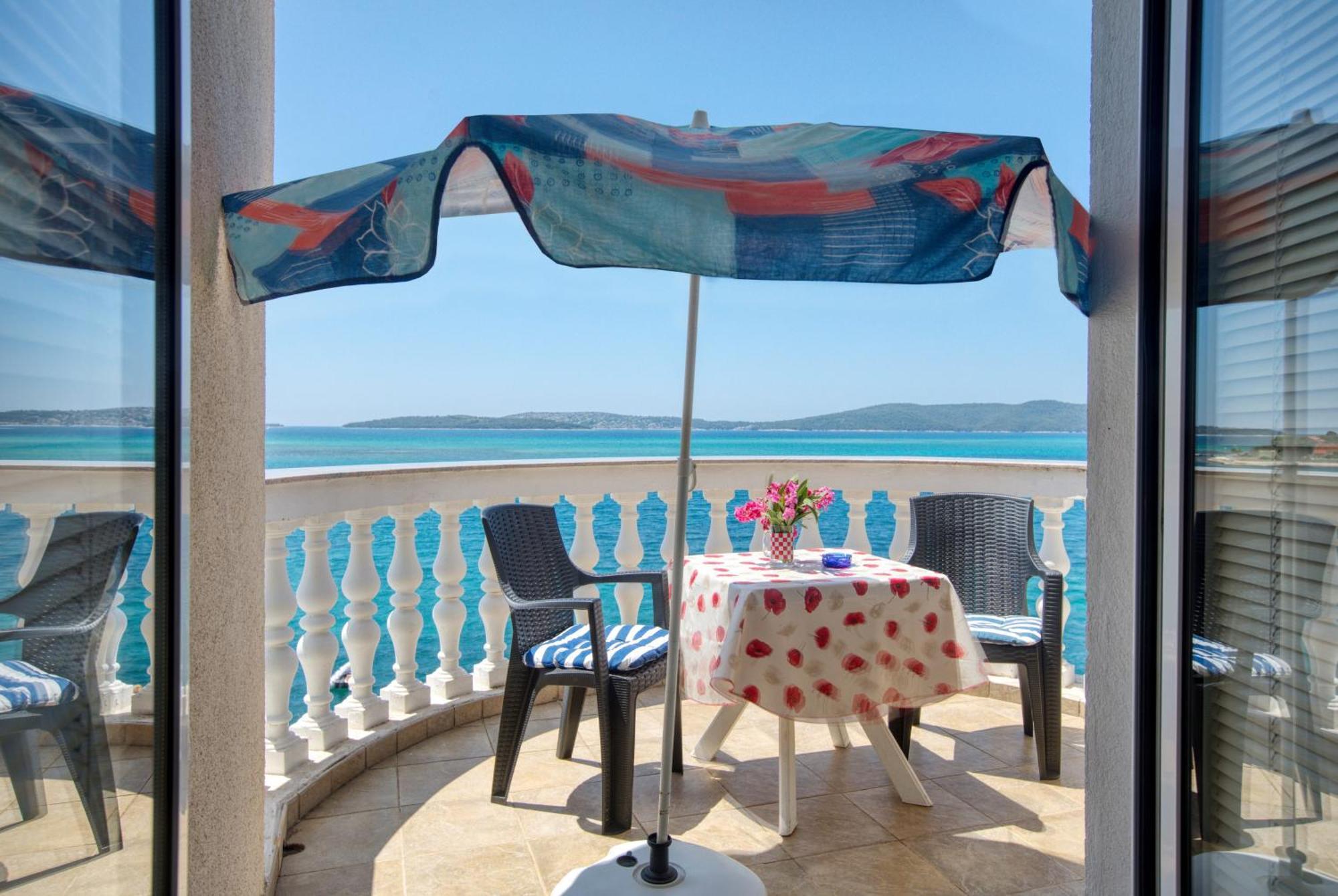 Family Friendly Seaside Apartments Brodarica, Sibenik - 15270 Экстерьер фото