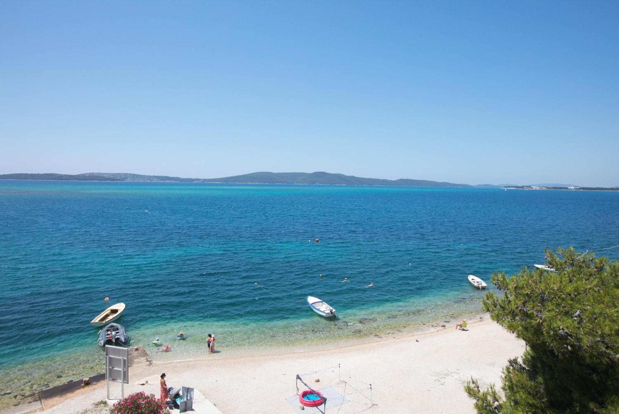 Family Friendly Seaside Apartments Brodarica, Sibenik - 15270 Экстерьер фото