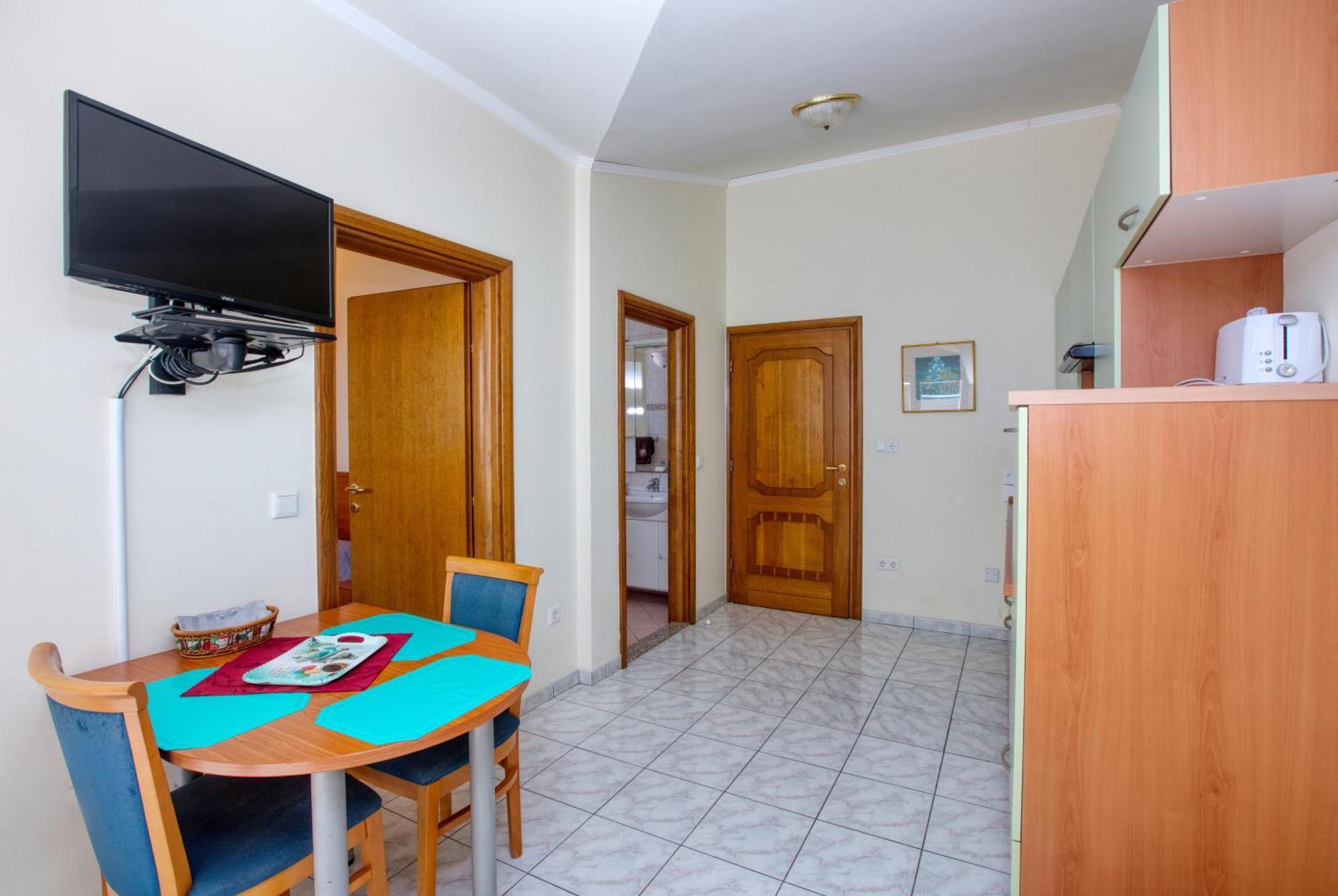 Family Friendly Seaside Apartments Brodarica, Sibenik - 15270 Номер фото
