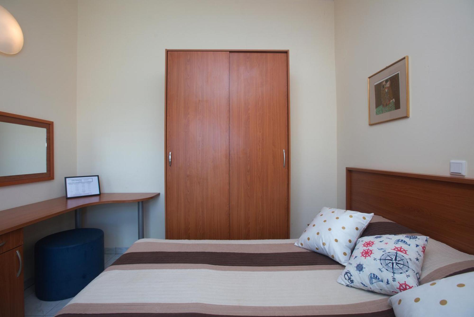 Family Friendly Seaside Apartments Brodarica, Sibenik - 15270 Номер фото