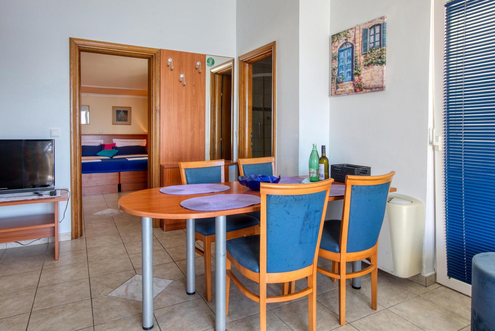 Family Friendly Seaside Apartments Brodarica, Sibenik - 15270 Номер фото